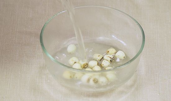 银耳莲子羹的做法