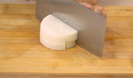 牛肉炖萝卜的做法
