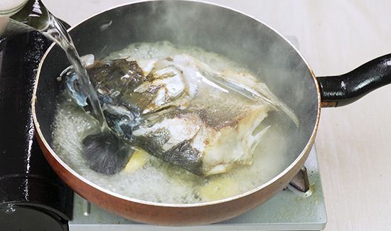 鱼头豆腐汤的做法
