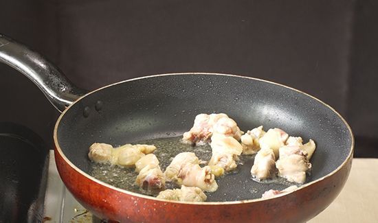 小鸡炖蘑菇的做法