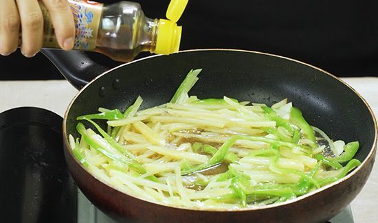 青椒土豆丝的做法