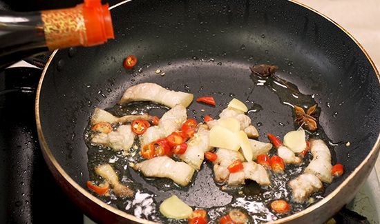 腐竹炒肉的做法