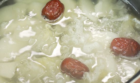 银耳雪梨汤的做法