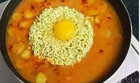 微波炉泡面加鸡蛋做法