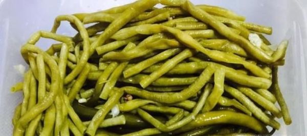 正宗自制酸豆角的做法