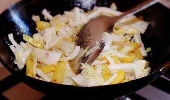 白菜和土豆怎么炒好吃