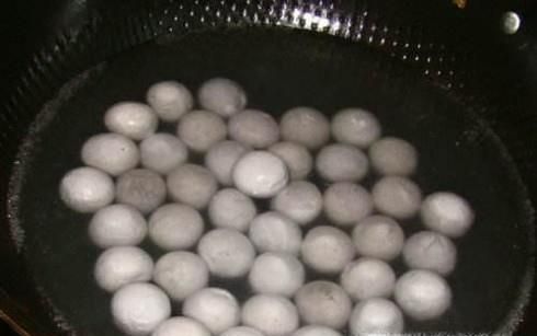 煮汤圆是冷水下锅还是热水下锅煮汤圆怎么煮不破