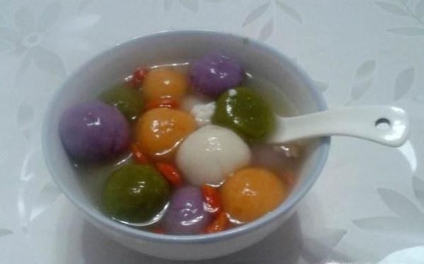 煮汤圆是冷水下锅还是热水下锅煮汤圆怎么煮不破