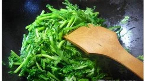 怎样炒青菜好吃又不变黄