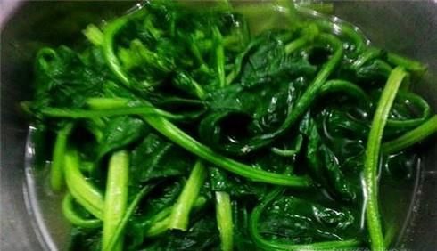 怎样炒青菜好吃又不变黄