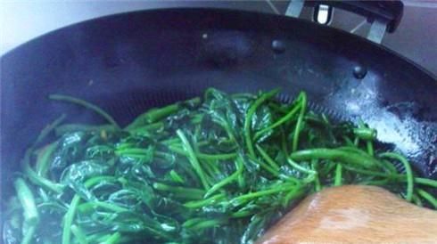 怎样炒青菜好吃又不变黄