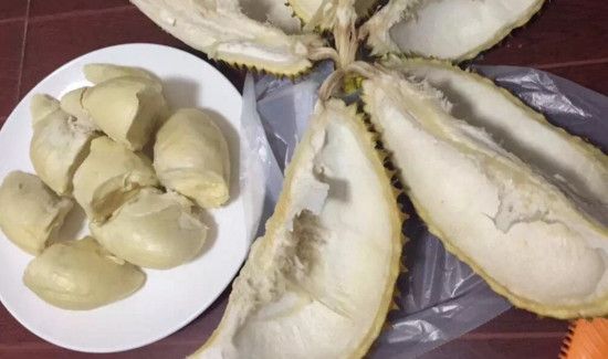 榴莲壳煲鸡汤的做法