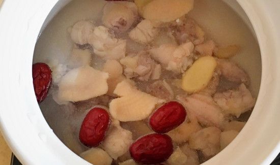 榴莲壳煲鸡汤的做法