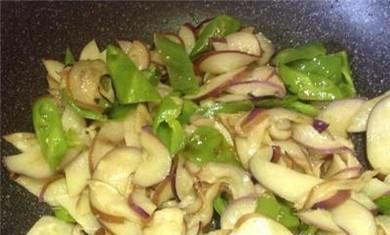 青椒炒茄子的家常做法 青椒炒茄子怎么做好吃