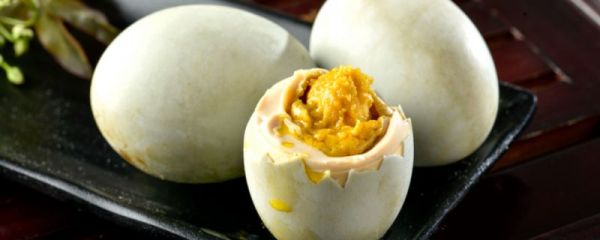 咸鸭蛋怎么腌制才出油好吃 咸鸭蛋如何腌制才出油好吃