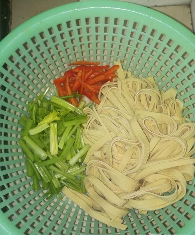 凉拌豆腐皮的做法大全,冬季里一道美味的凉菜