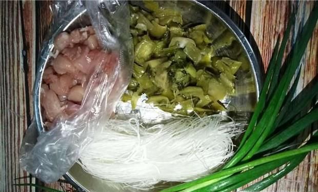 酸菜瘦肉炖粉丝的做法