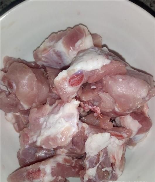 土豆粉蒸排骨要怎么做才好吃呢?