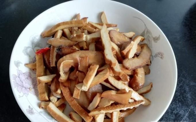花菇炒干子的做法