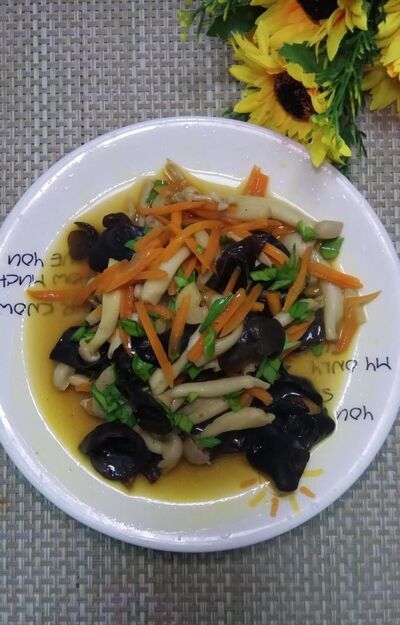 怎样做美味的白玉菇炒木耳?