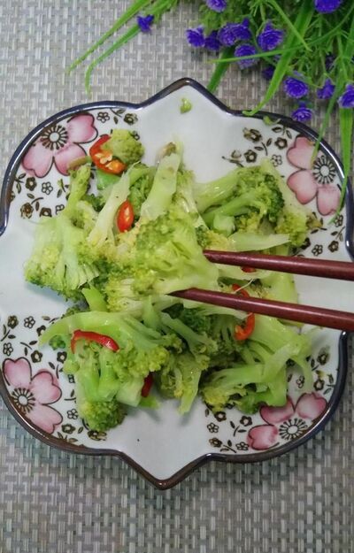 怎样做美味的椒蒜西兰花?