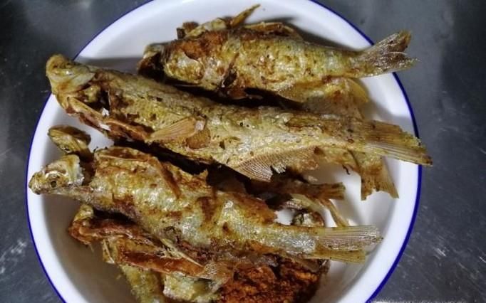 油炸小白鱼的家常做法