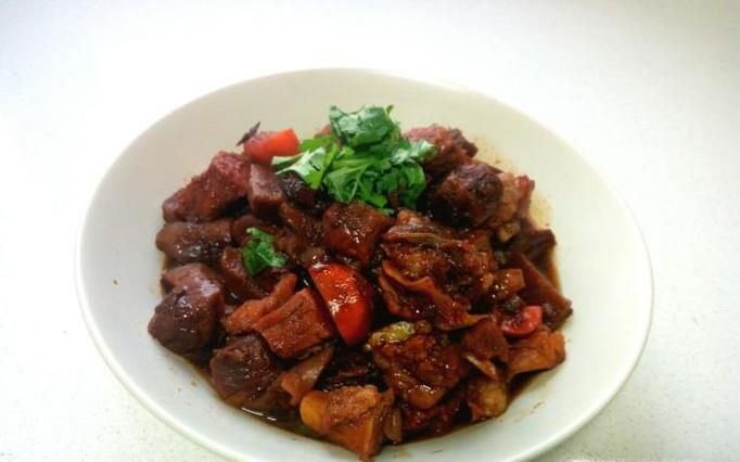 芋根头炖牛肉的做法