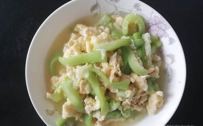 丝瓜炒鸡蛋的做法