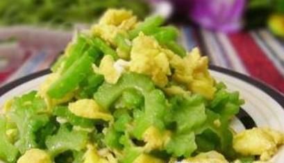 苦瓜炒鸡蛋的做法 家常苦瓜炒鸡蛋怎么做