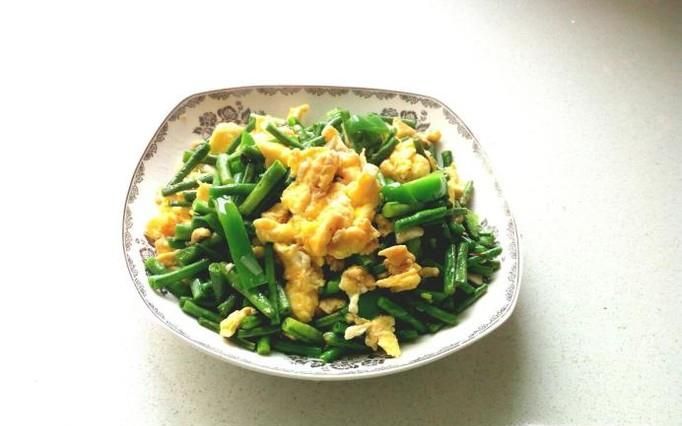豇豆炒青椒鸡蛋的家常做法