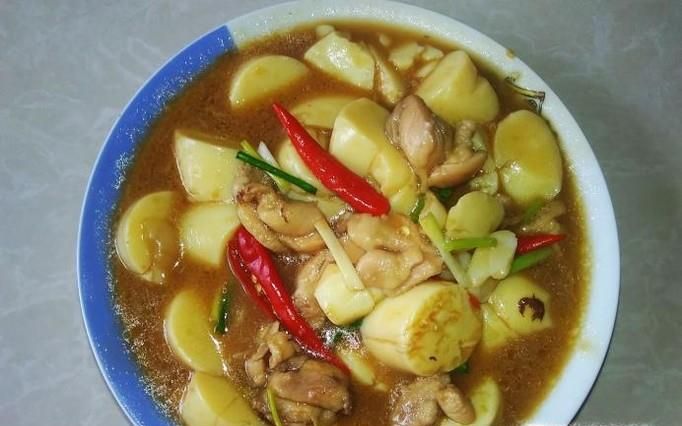 翅腿肉焖日式豆腐的做法