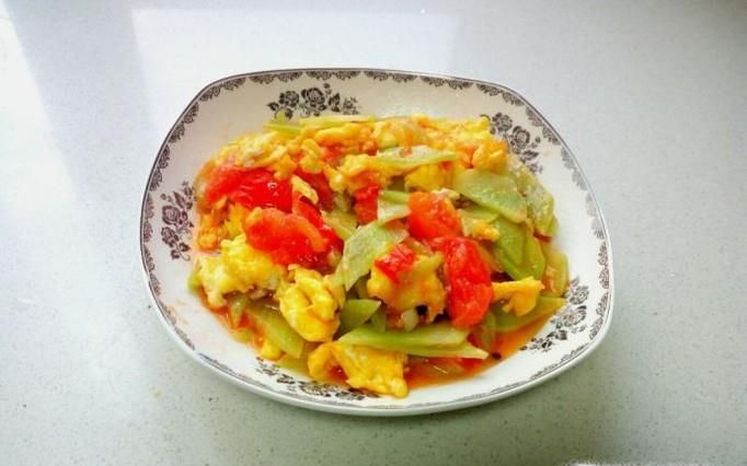 莴笋炒西红柿鸡蛋的家常做法