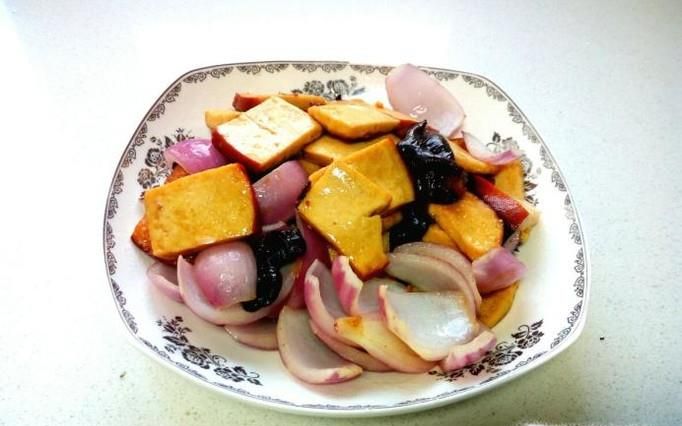 圆葱木耳炒素鸡的家常做法