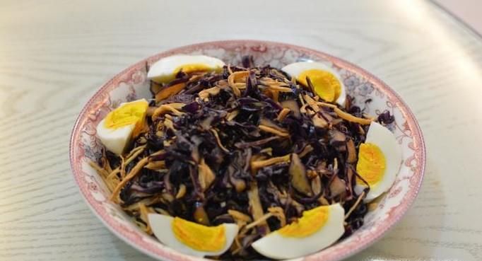 紫甘蓝凉拌鸡丝的做法