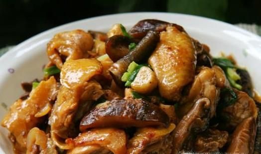 黄焖鸡怎么做？自己在家怎么做黄焖鸡？