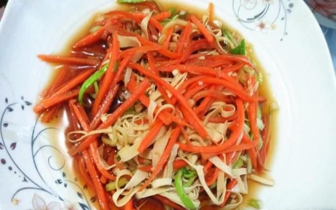 凉拌素三丝怎么做？夏季开胃凉菜的美味做法！