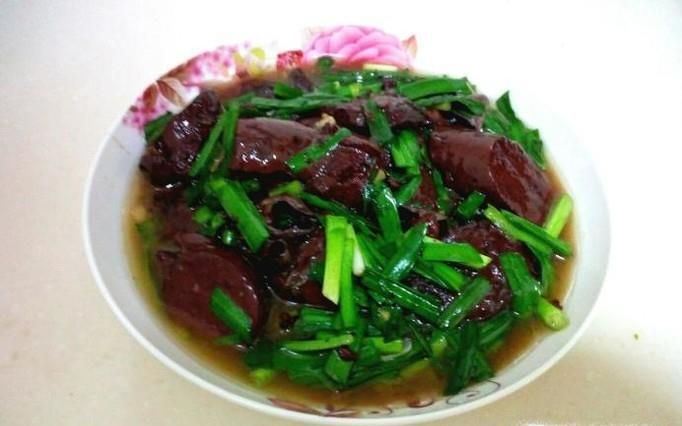 韭菜炒血肠的家常做法