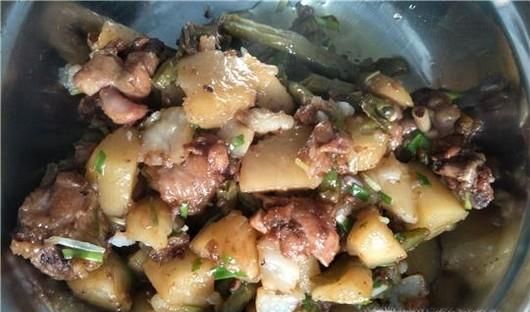 土豆烧鸡翅的做法