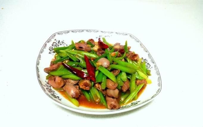 芹菜炒鸡心的家常做法