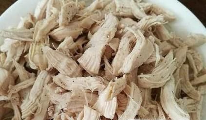 水煮鸡胸肉的做法