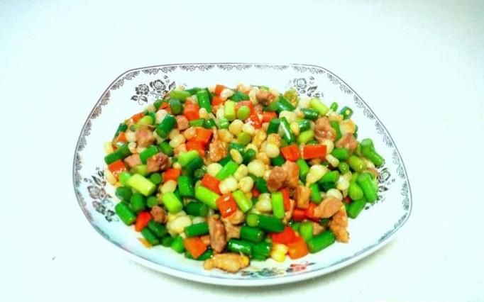 玉米蒜薹炒肉丁的家常做法