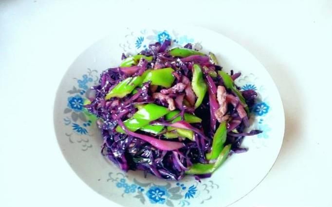 紫甘蓝青椒炒肉丝的家常做法