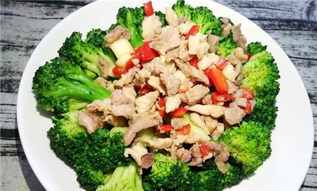 辣椒瘦肉炒西兰花的家常做法