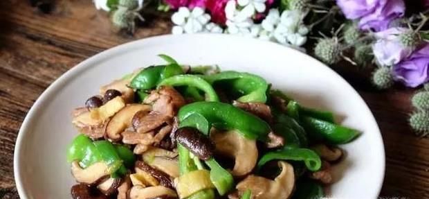 青椒香菇炒肉的家常做法