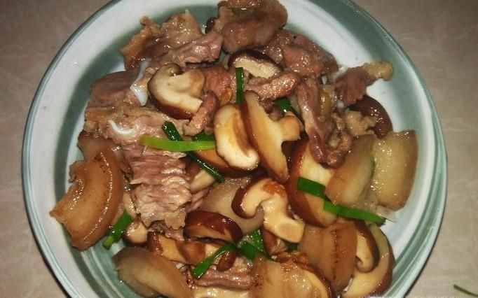 香菇爆炒猪肉的做法