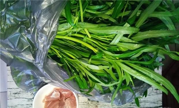 蒜蓉肉沫炒空心菜的家常做法