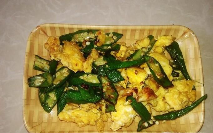 美味的秋葵炒鸡蛋的做法