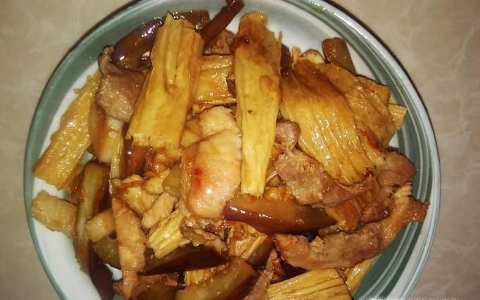 茄瓜腐竹焖猪肉的做法
