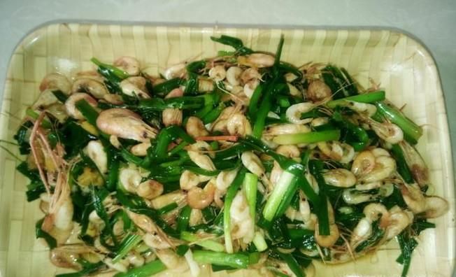 韭菜炒小河虾的做法