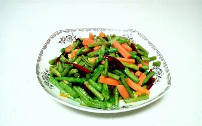 火腿肠辣炒豇豆的家常做法
